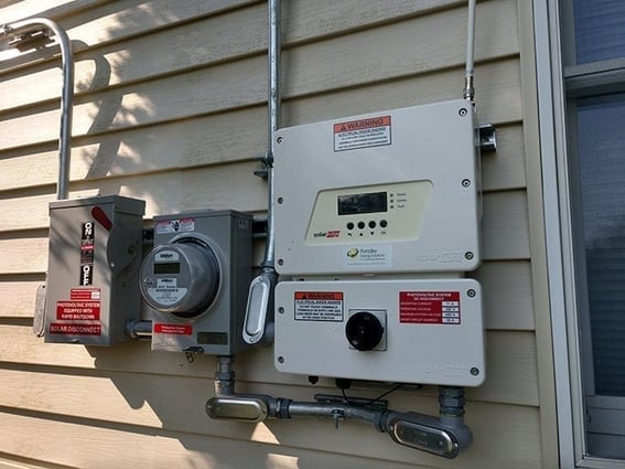 rapid shutdown switch on an inverter